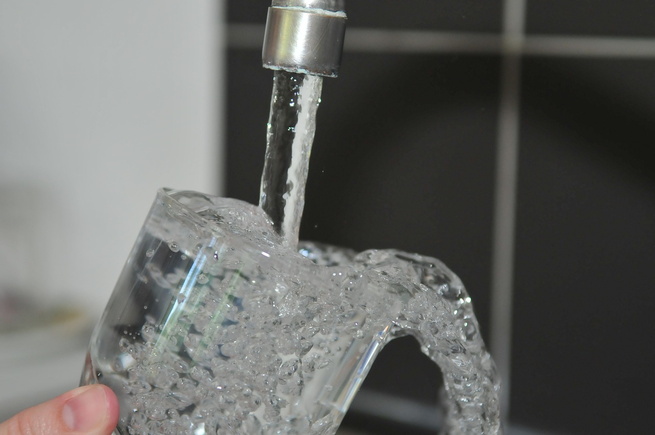Diferencias entre el agua mineral de grifo o de osmosis